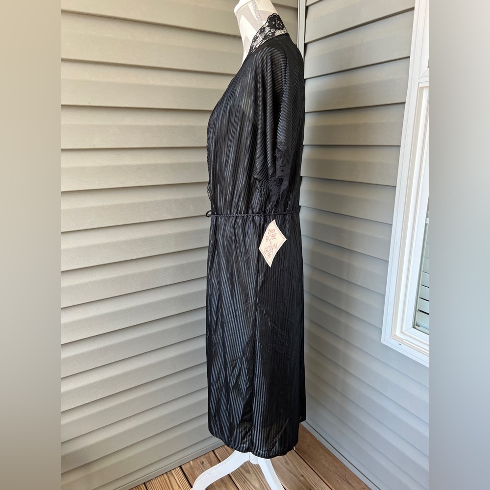 NWT- VINTAGE PRIVATE MOMENTS BLACK SET ROBE & NIGHT GOWN BLACK LACE Sz M - Picture 4 of 7